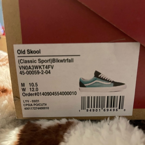 Vans - Picture 2 of 4